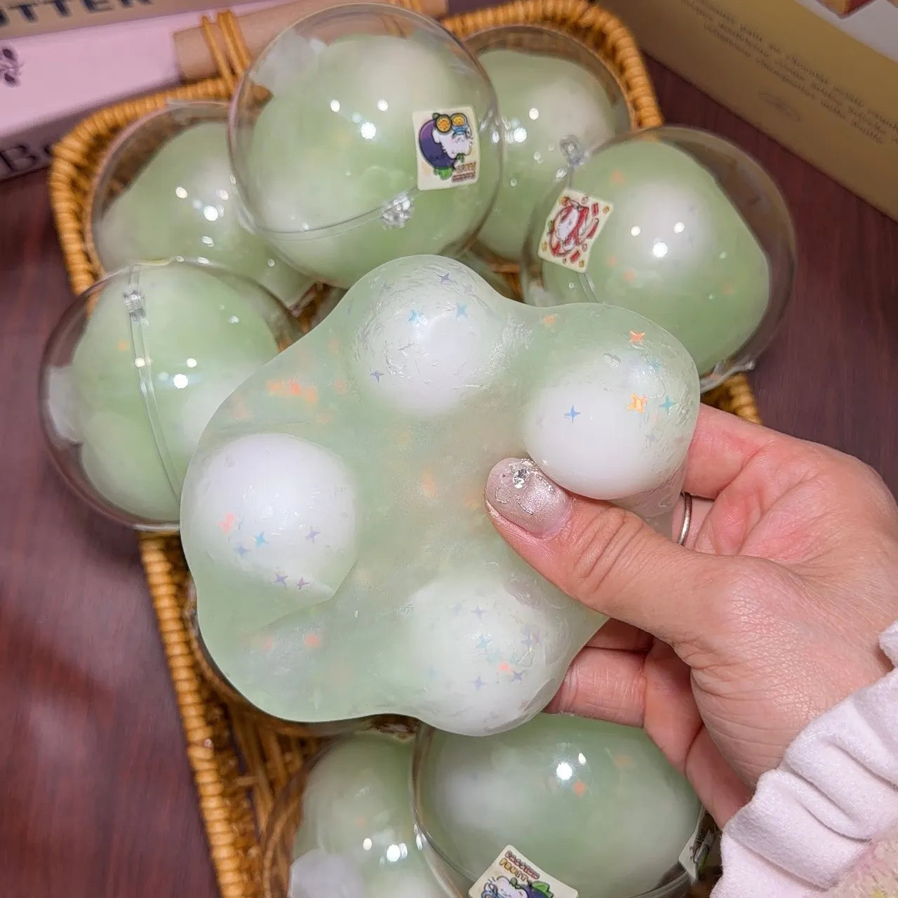 Boule ASMR croustillante faite à la main Sakura (perles de cire à l'intérieur, non-récupérable)