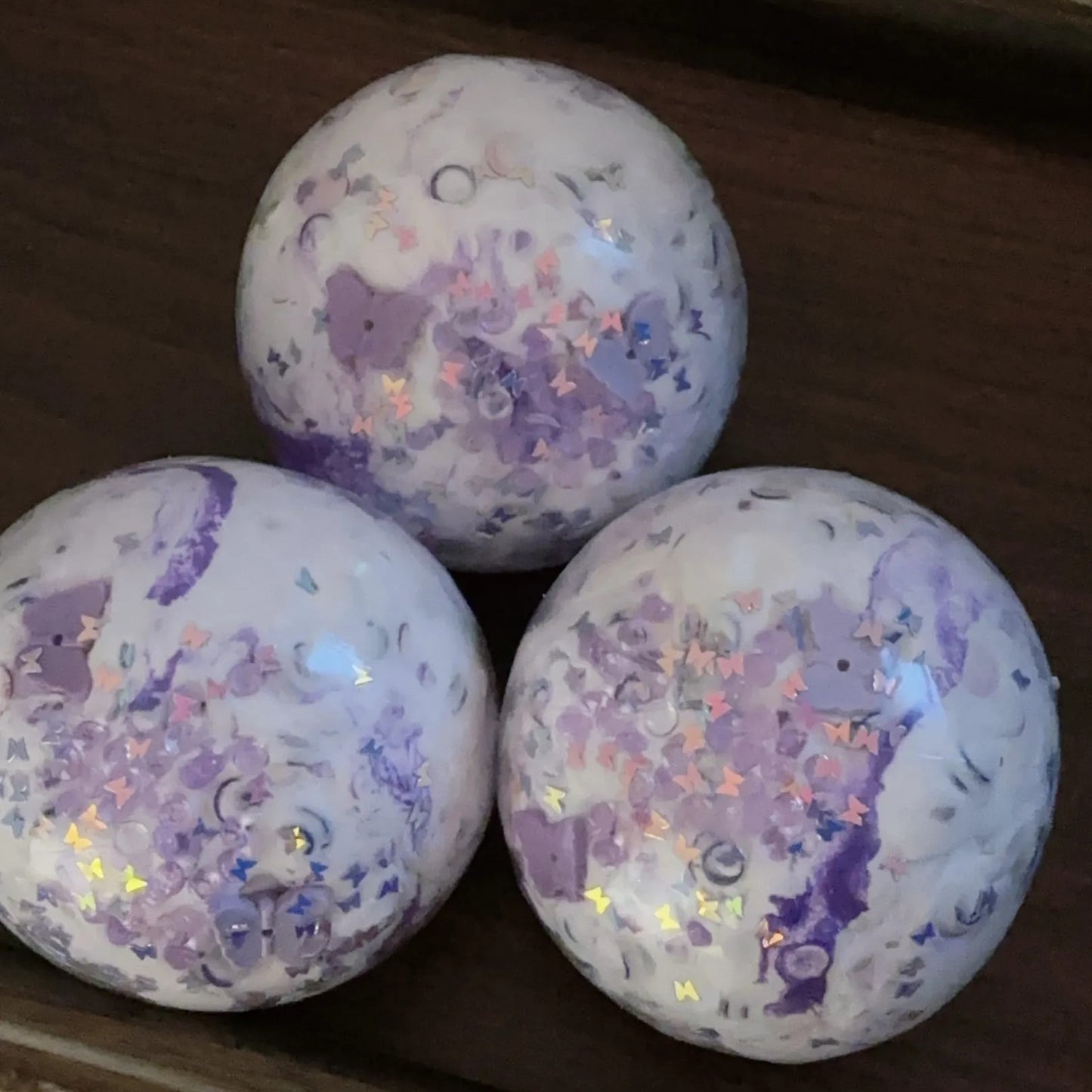 Boule ASMR croustillante faite à la main Sakura (perles de cire à l'intérieur, non-récupérable)